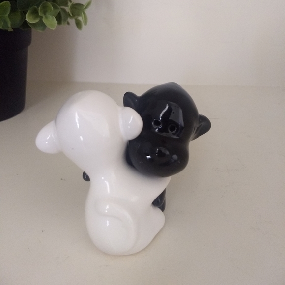 Other - Hugging Chimp Monkey Salt Shaker Black White